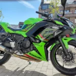 kawasaki Ninja 650 2023 version KRT racing avec les couleurs et graphiques exclusive de l'équipe de course superbike, verte et noir. Moto d’occasion chez Gianni Moto. contrôle technique comprise et livraison incluse 7350€